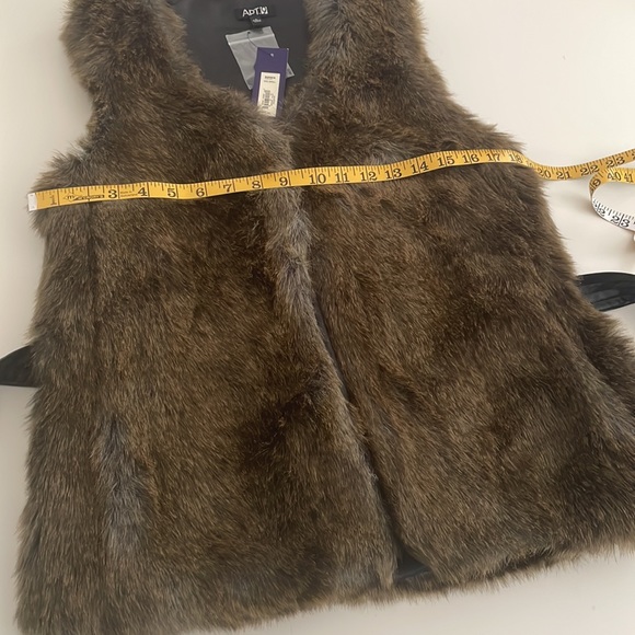 Apt9 Faux Fur Vest with Belt- two fasten hooks- size Small - Picture 8 of 9